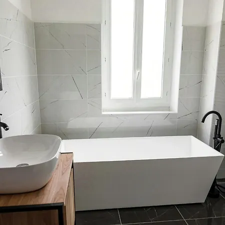 Belle Epoque With Hot Tub In Casa de Férias