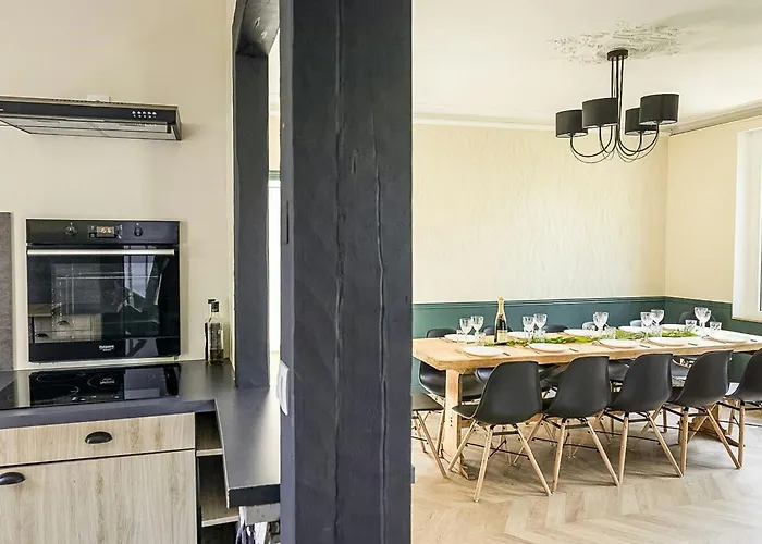 Belle Epoque With Hot Tub In Casa vacanze Forges-les-Eaux